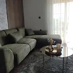 Avisi Apartment *